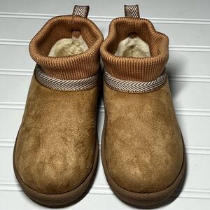 PAWZ Tan Faux Fur Slippers Kids Size 9-10 NWT